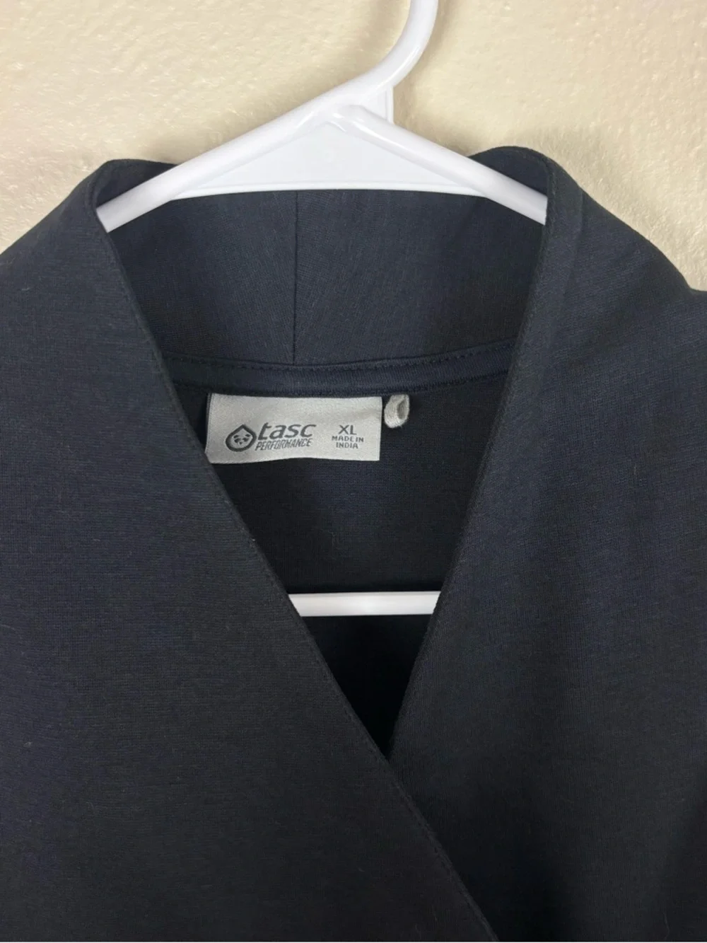 Tasc Performance Vest Women’s Sz XL Black Asymmetrical Zip Organic Cotton Bamboo - Picture 2 of 6